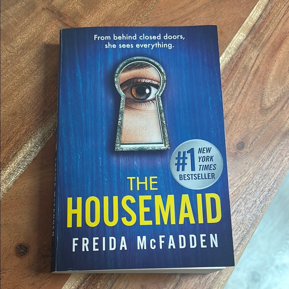 The Housemaid by - Blue Cover